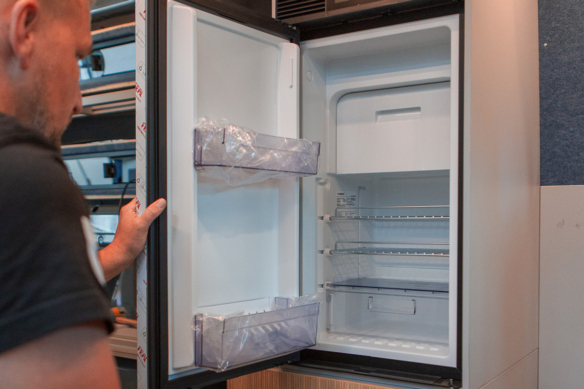 Wohnmobil mit maßgeschneiderter Küchenzeile – Einbau durch Experten