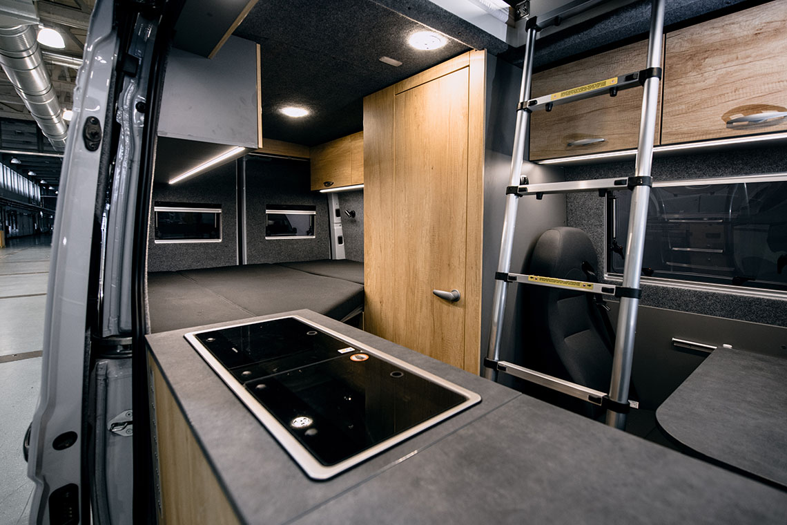 Küchenzeile inkl. Leiter zum Dachzelt