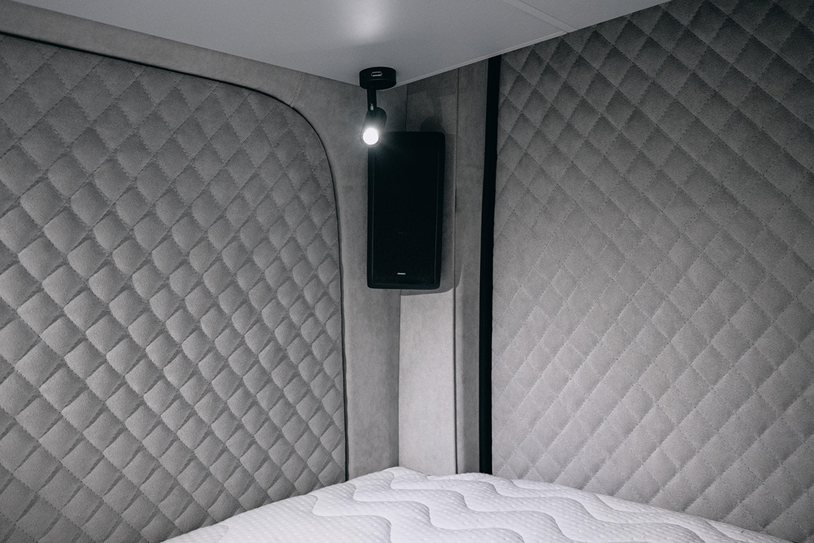 Ambientebeleuchtung und Musikanlage dank Innenausbau