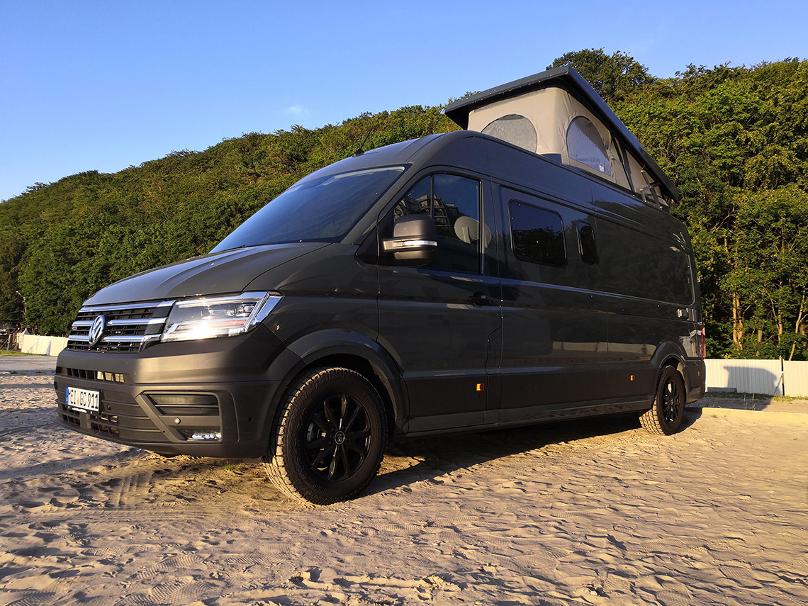 Camper mit Dachzelt für mehr Platz