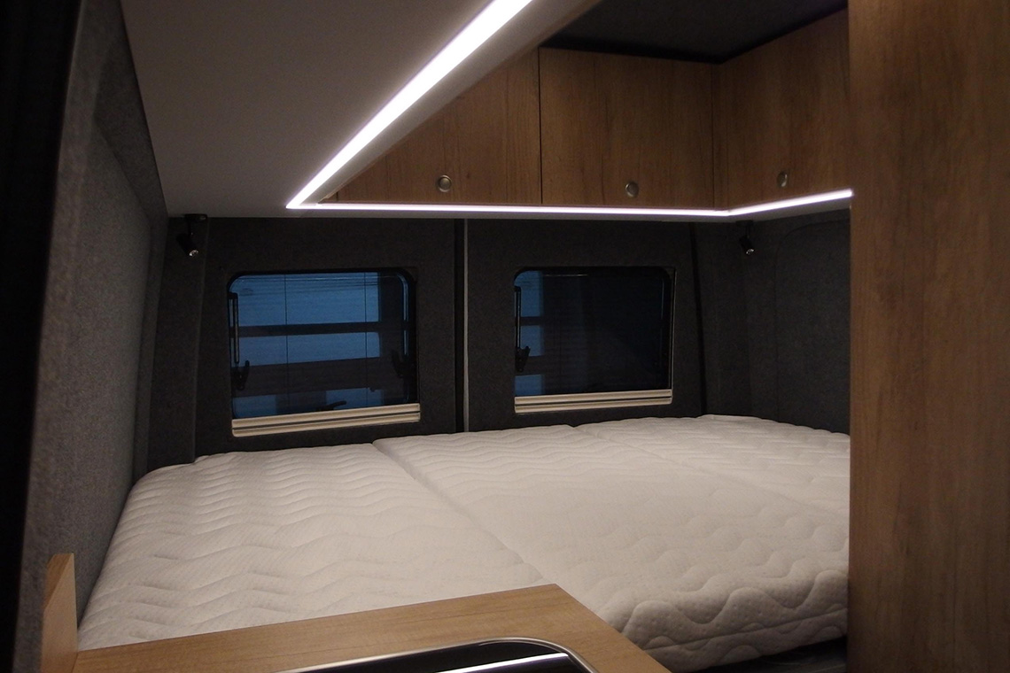 Hochwertige Schlaffläche und Ambientebeleuchtung